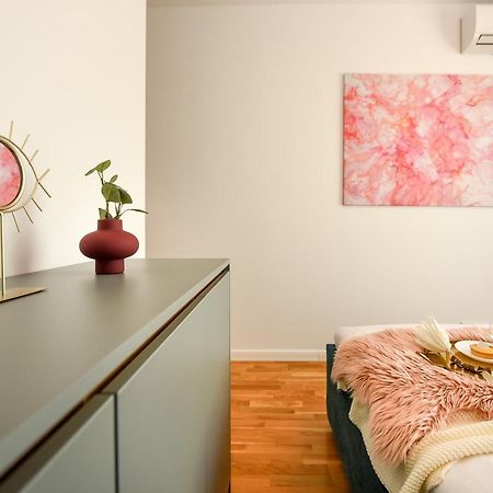 Eye Candy Romexpo 2-Bedroom With Free Parking Bucarest Esterno foto