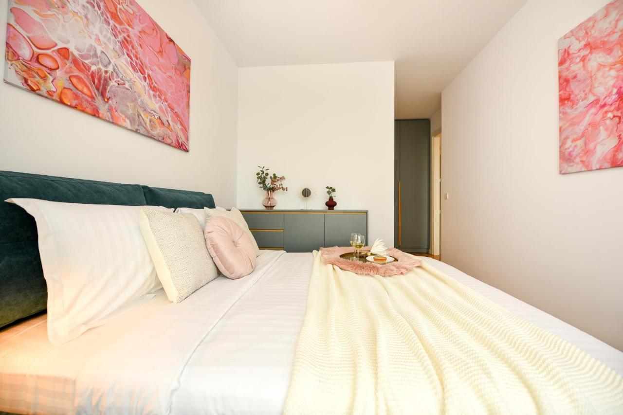 Eye Candy Romexpo 2-Bedroom With Free Parking Bucarest Esterno foto