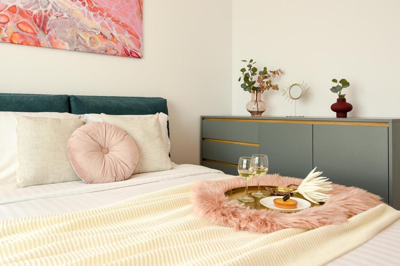 Eye Candy Romexpo 2-Bedroom With Free Parking Bucarest Esterno foto