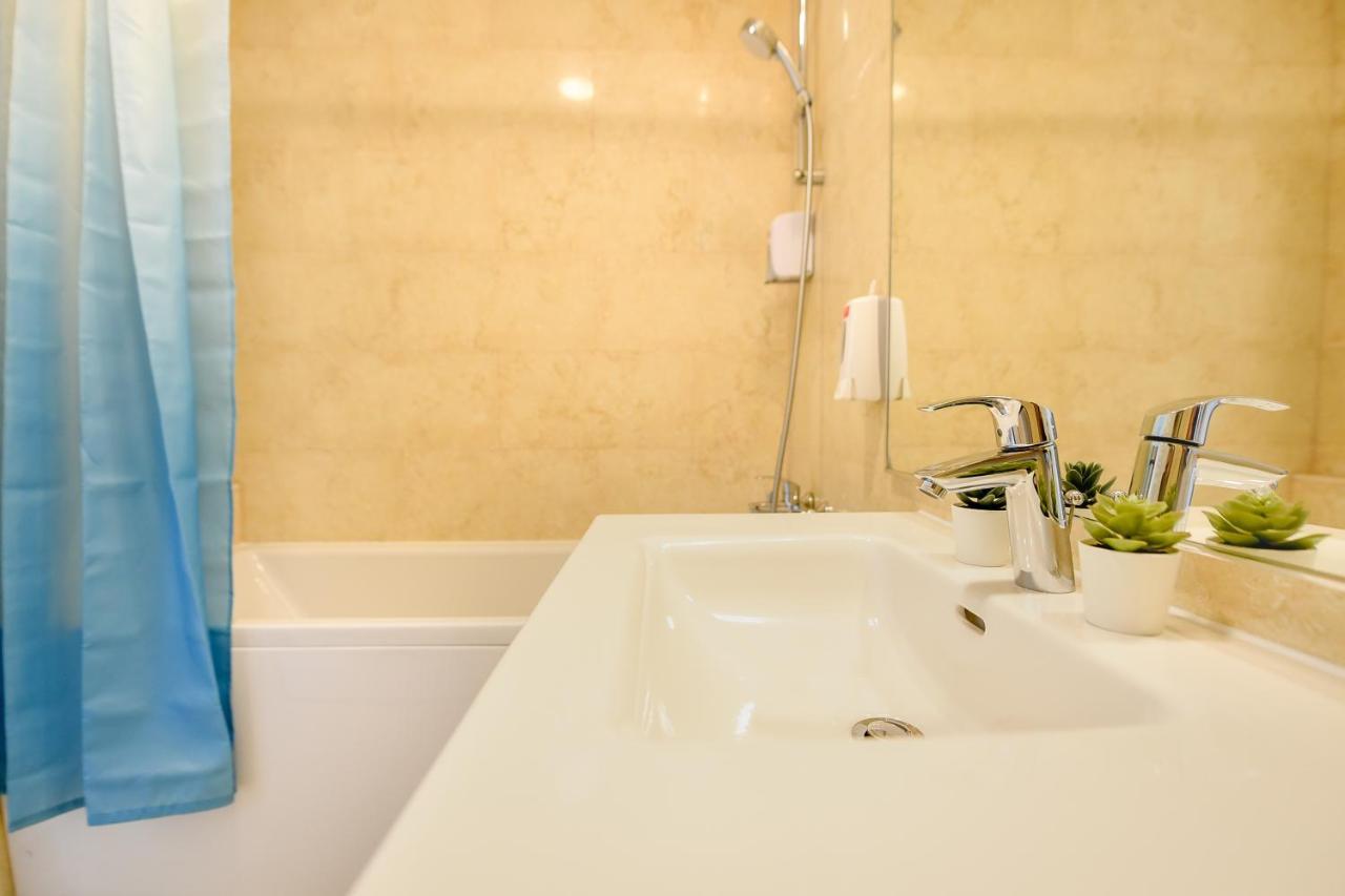 Eye Candy Romexpo 2-Bedroom With Free Parking Bucarest Esterno foto