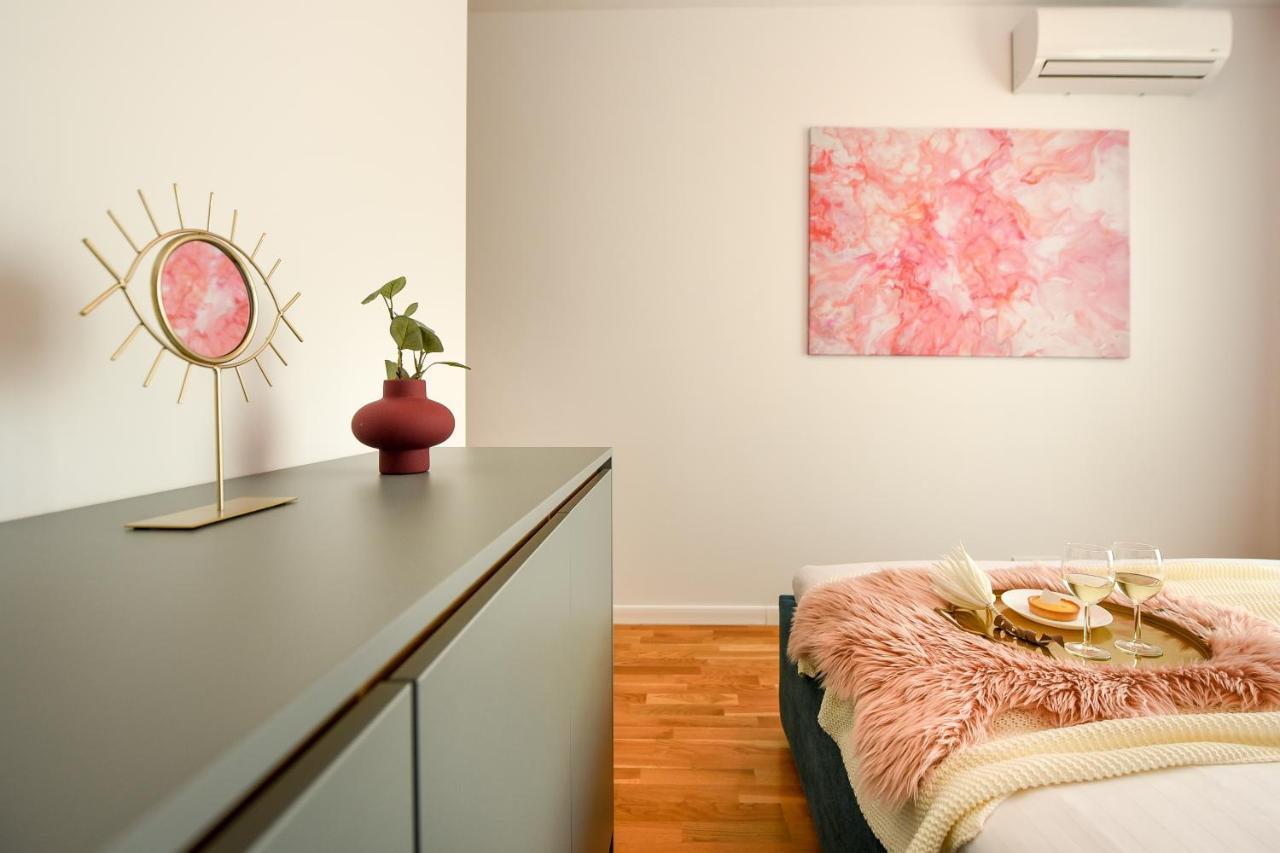 Eye Candy Romexpo 2-Bedroom With Free Parking Bucarest Esterno foto