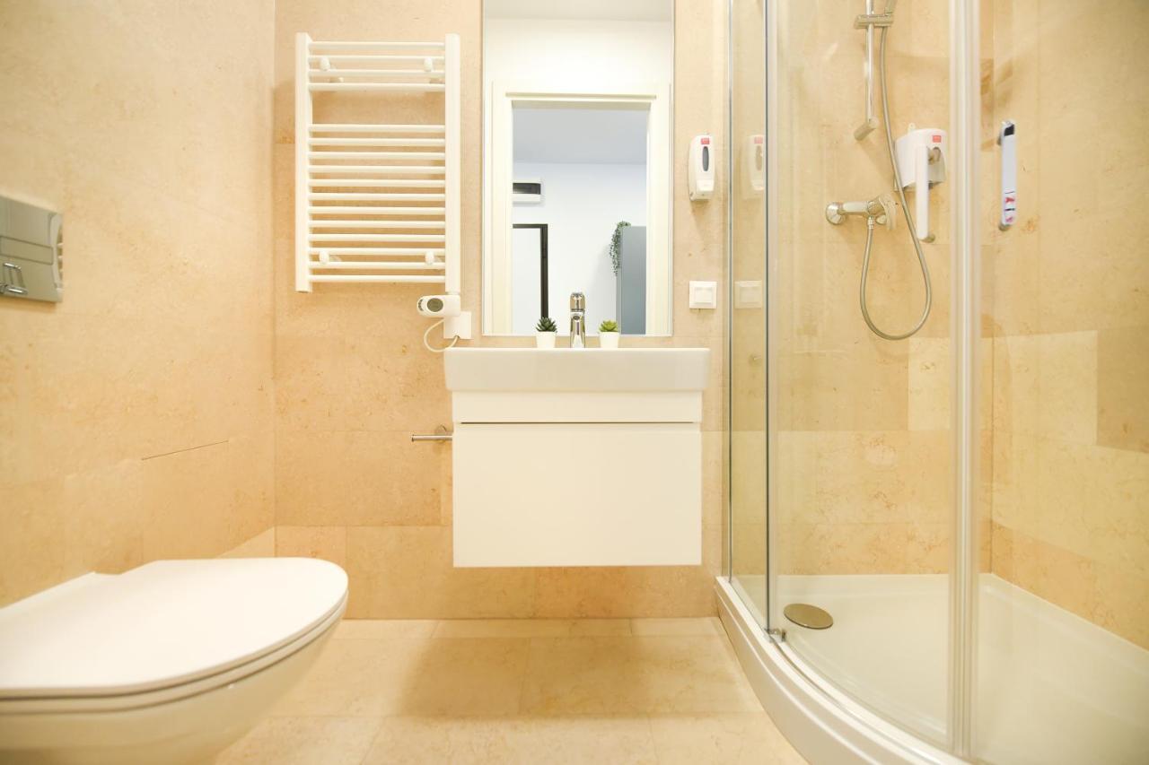 Eye Candy Romexpo 2-Bedroom With Free Parking Bucarest Esterno foto