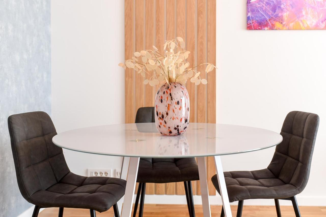 Eye Candy Romexpo 2-Bedroom With Free Parking Bucarest Esterno foto