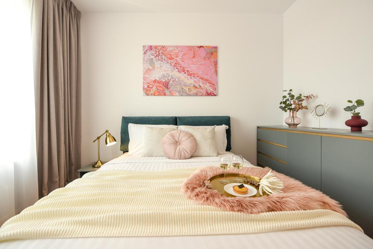 Eye Candy Romexpo 2-Bedroom With Free Parking Bucarest Esterno foto