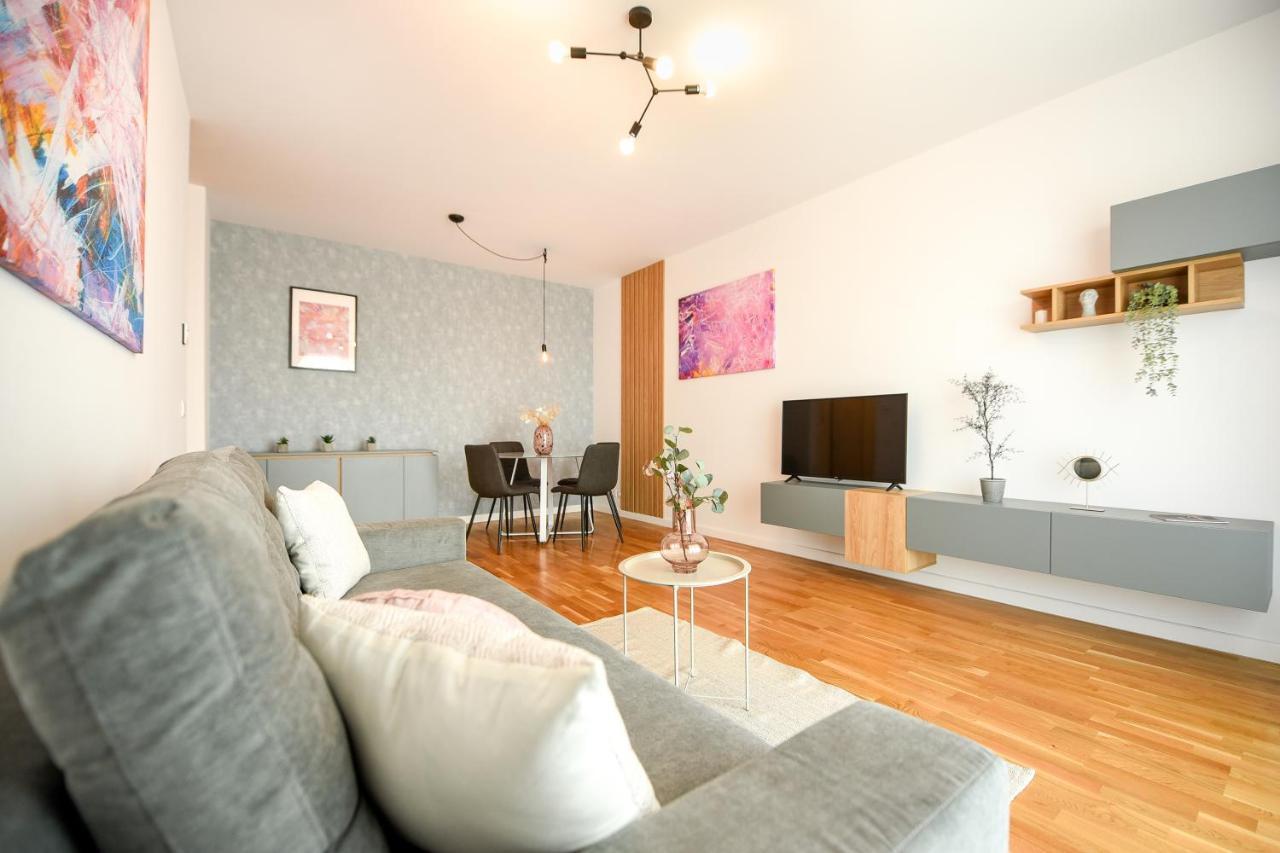 Eye Candy Romexpo 2-Bedroom With Free Parking Bucarest Esterno foto