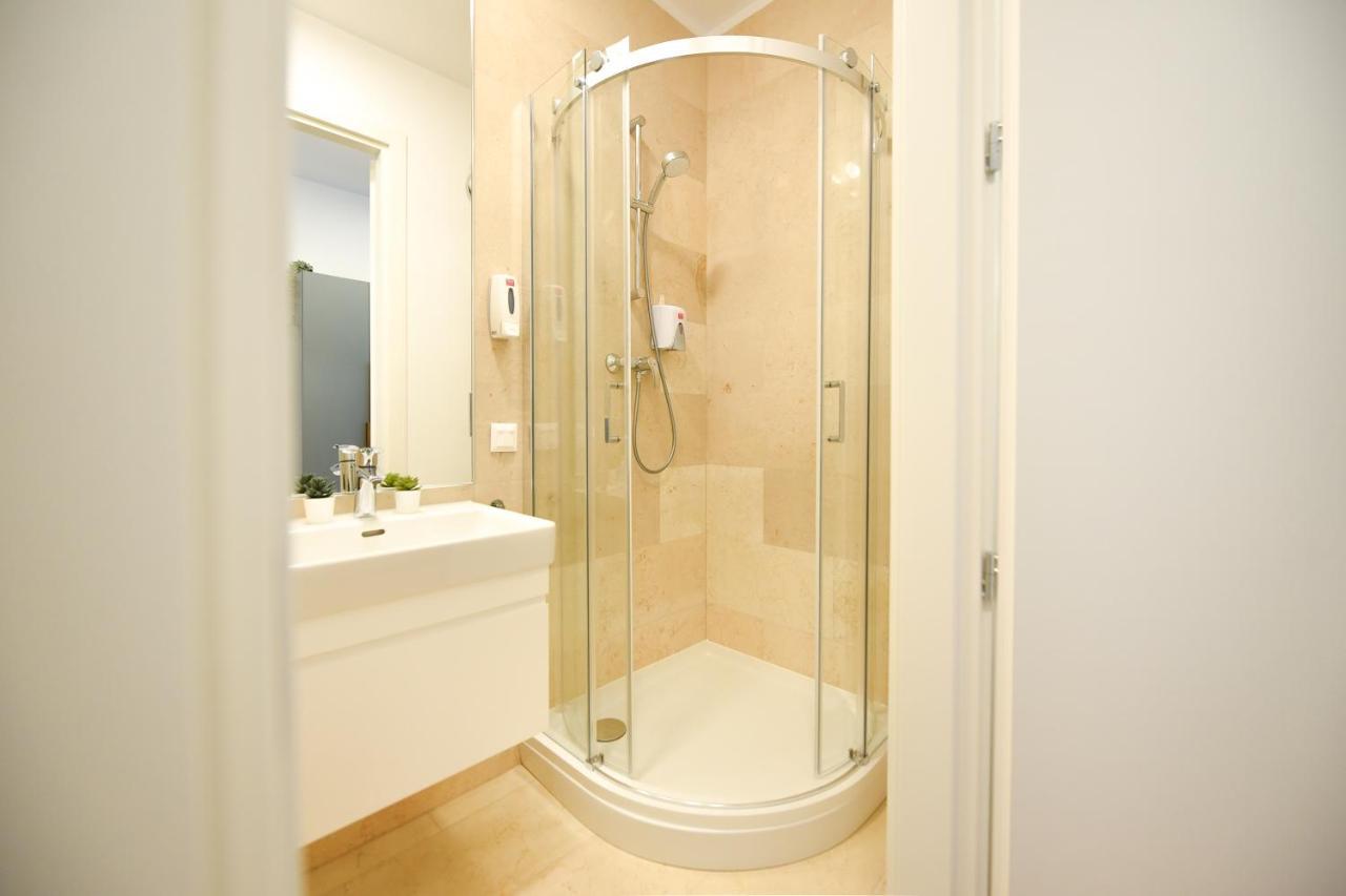 Eye Candy Romexpo 2-Bedroom With Free Parking Bucarest Esterno foto