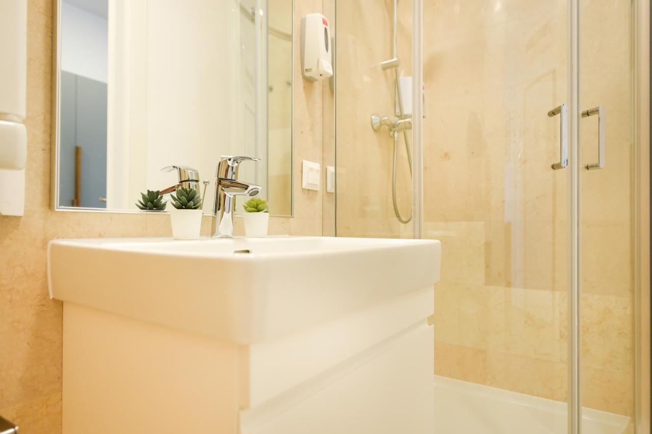 Eye Candy Romexpo 2-Bedroom With Free Parking Bucarest Esterno foto
